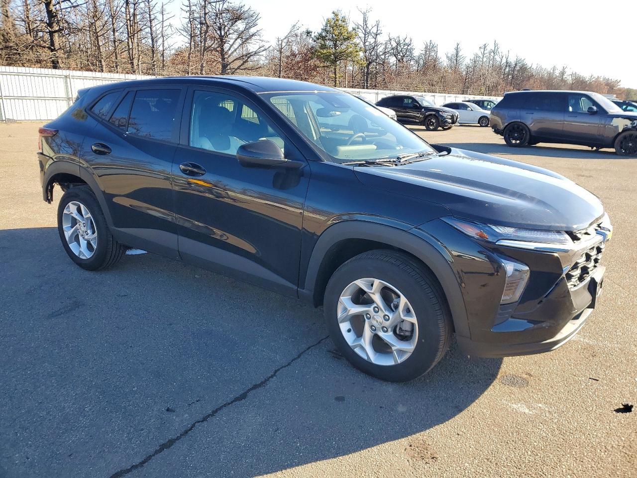 2025 Chevrolet Trax Ls - Image 4
