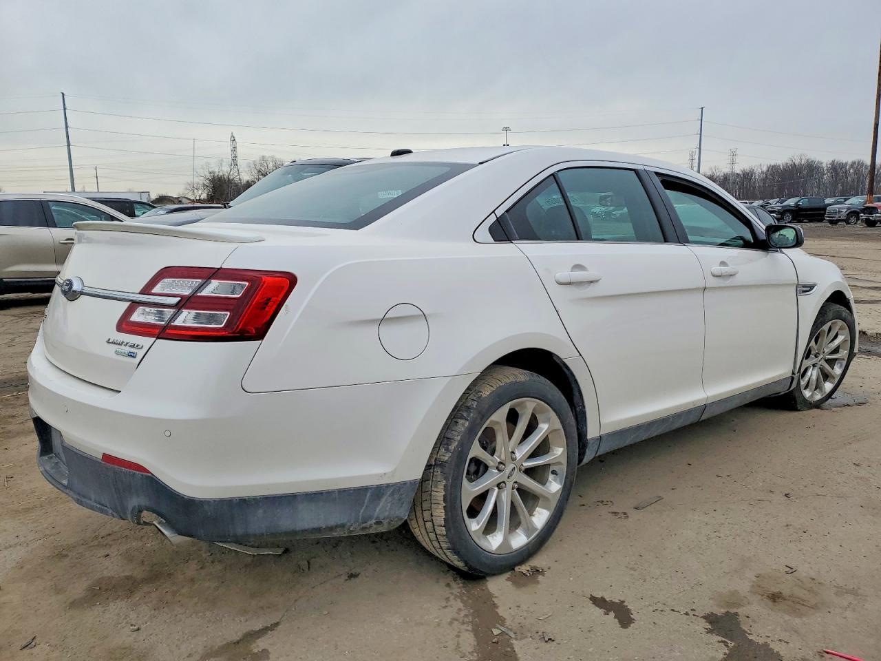 2017 Ford Taurus Limited - Image 3