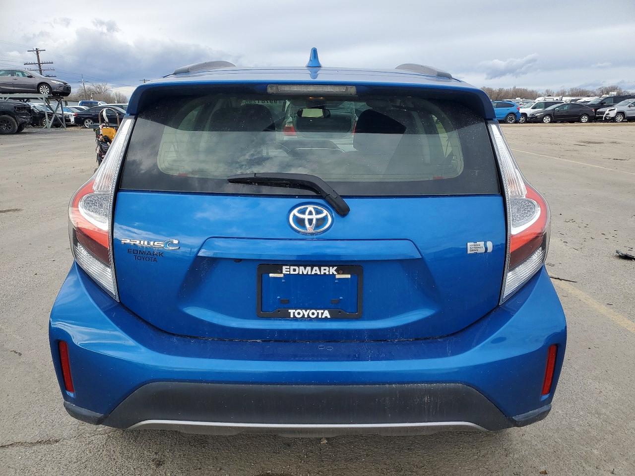 2019 Toyota Prius C - Image 6
