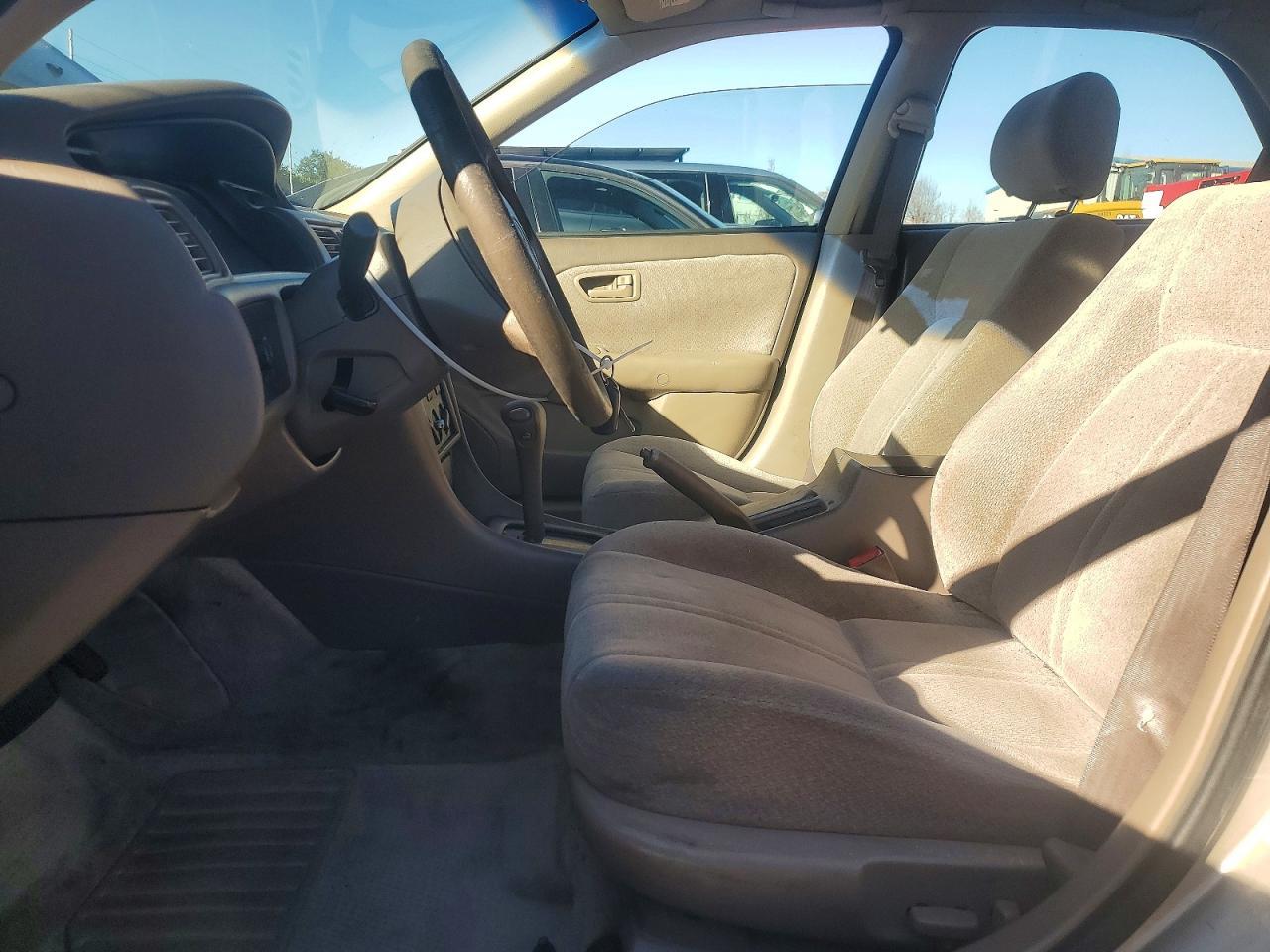 2000 Toyota Camry Le - Фото 7