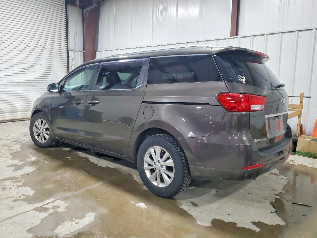 2016 Kia Sedona Lx - Image 2