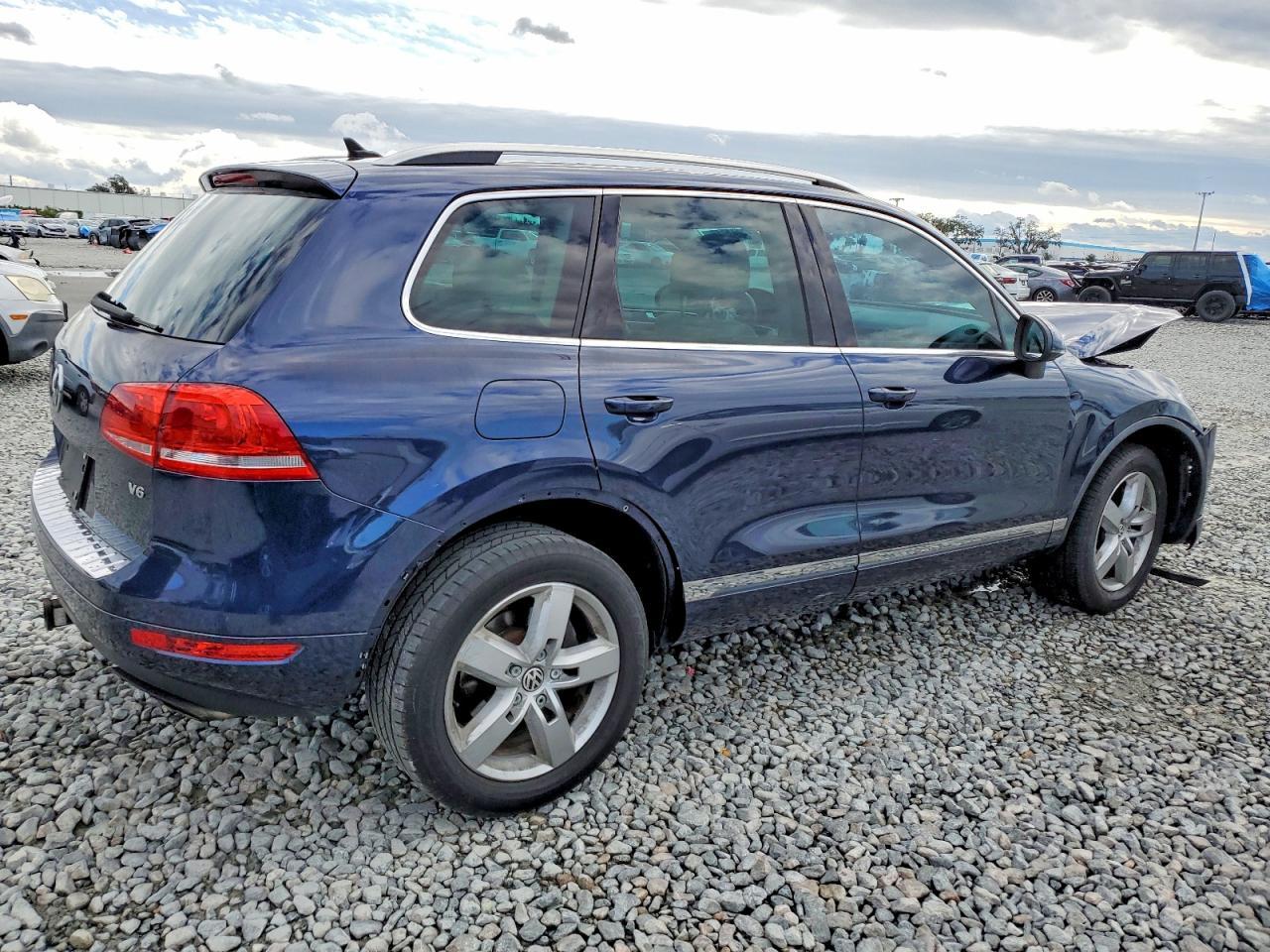 2011 Volkswagen Touareg V6 - Фото 3