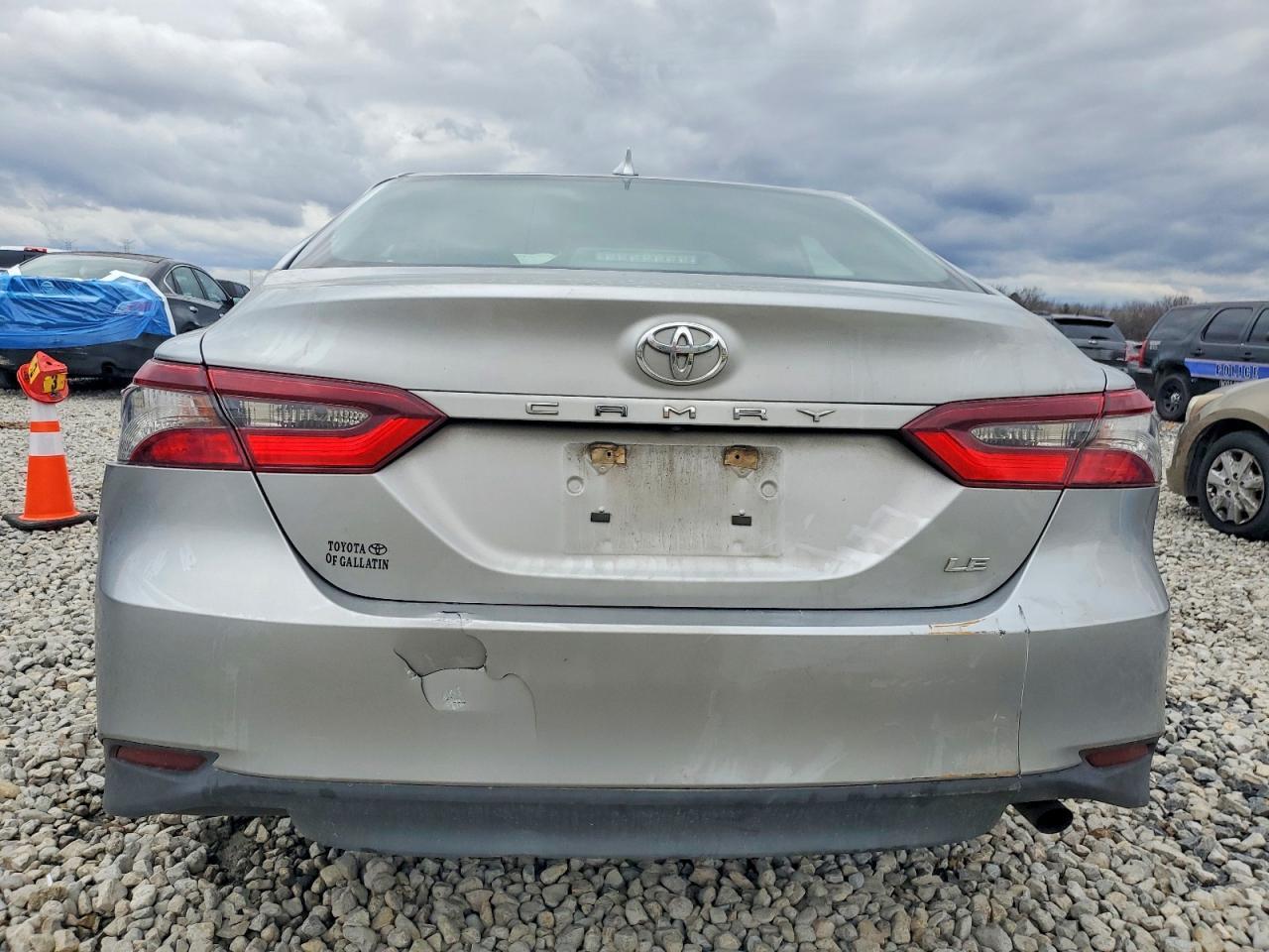2022 Toyota Camry Le - Фото 6
