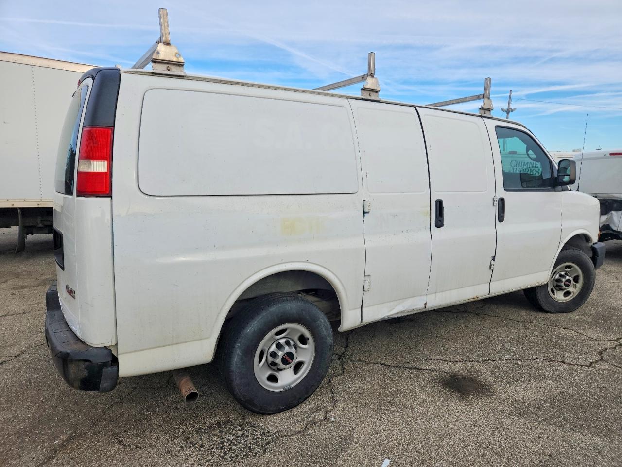 2015 GMC Savana - Image 3