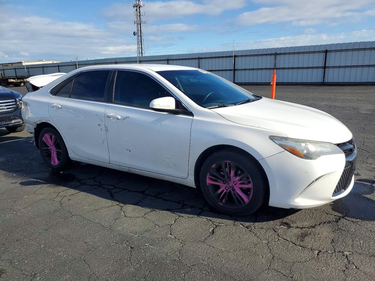 2017 Toyota Camry Se - Фото 4