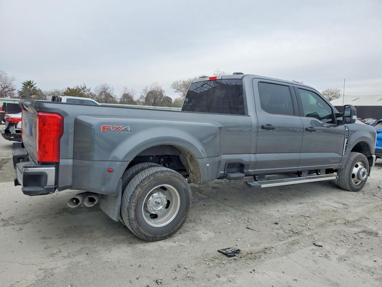 2025 Ford F350 Super Duty - Фото 3