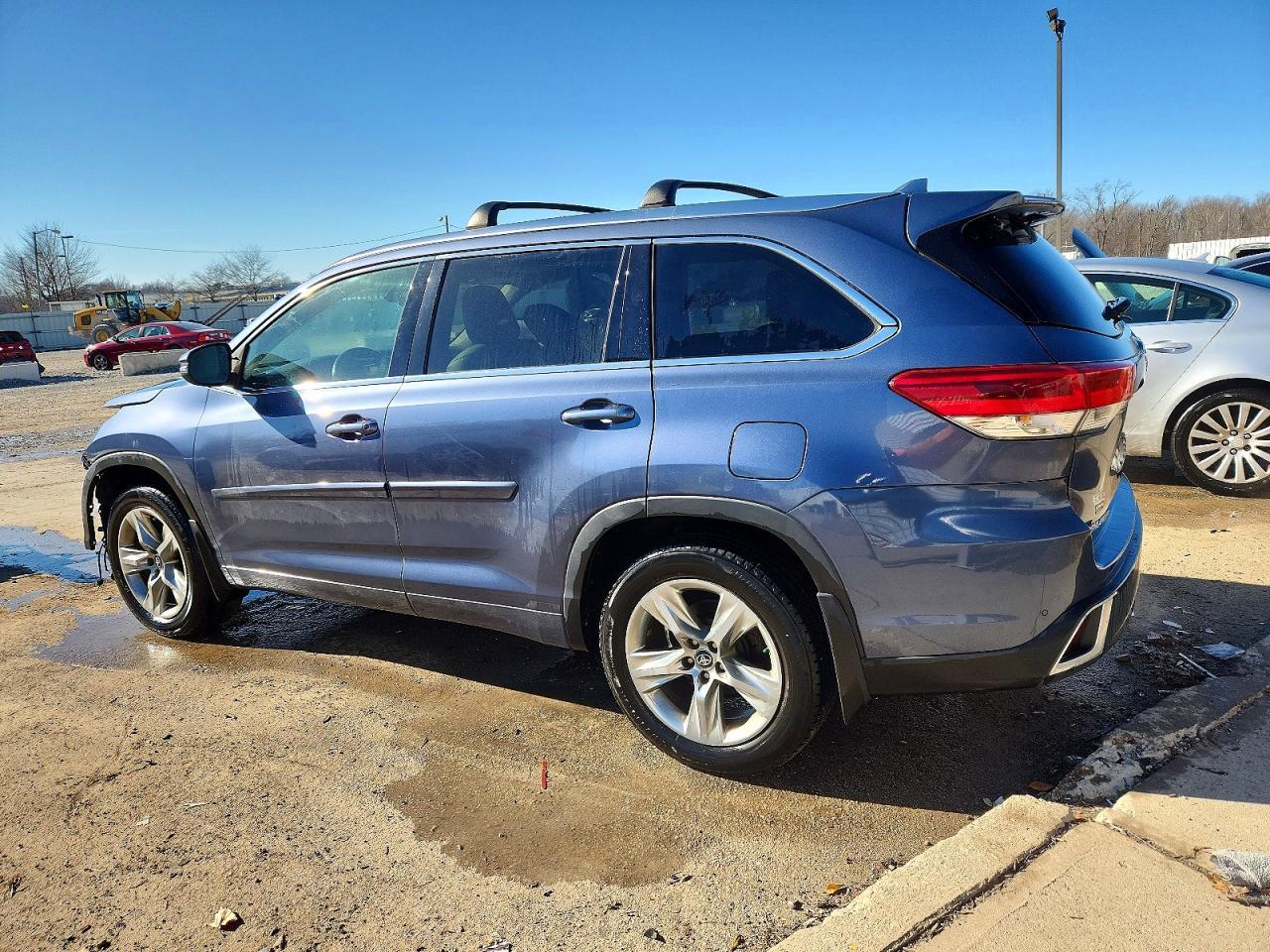 2017 Toyota Highlander - Фото 2