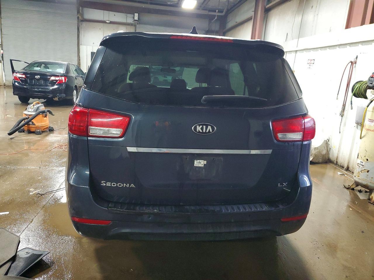 2016 Kia Sedona Lx - Фото 6