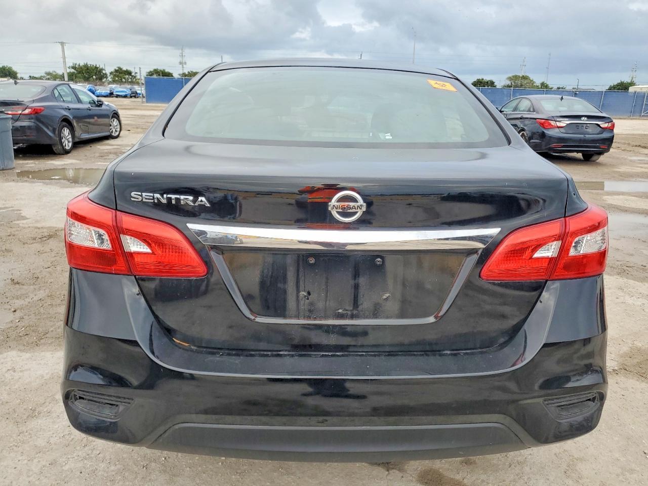 2016 Nissan Sentra S - Image 6