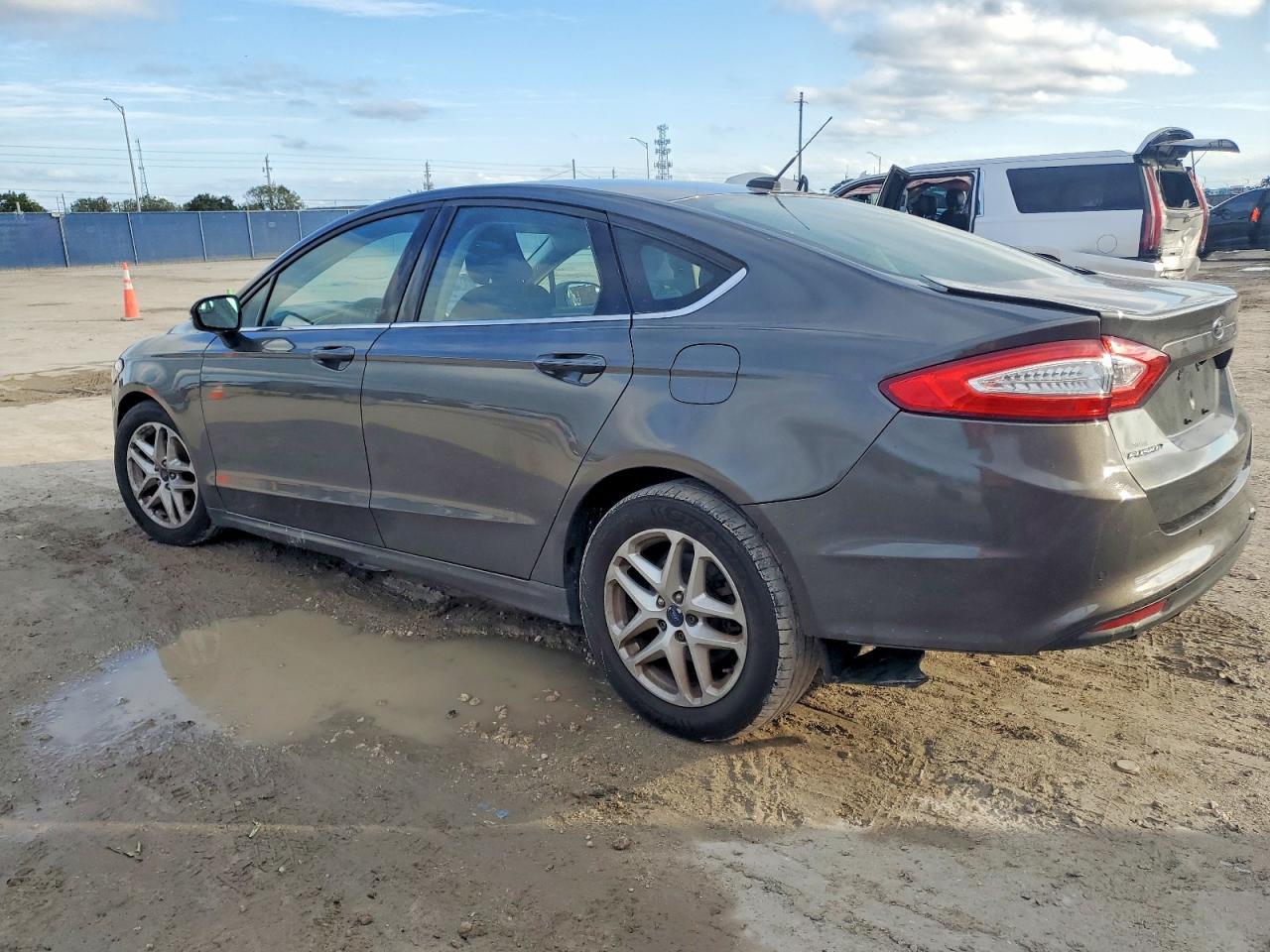 2016 Ford Fusion Se - Фото 2