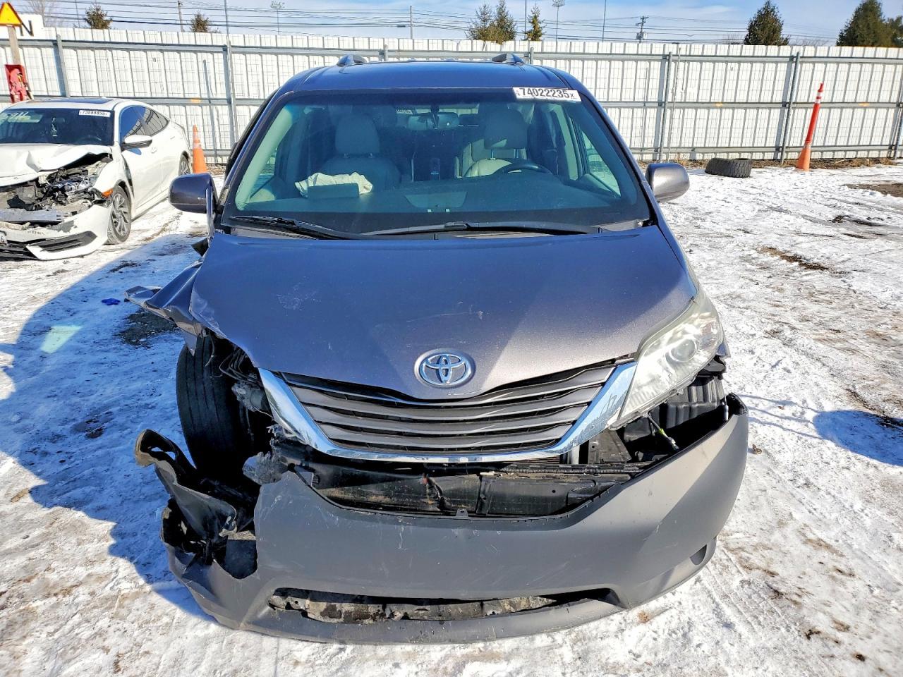 2017 Toyota Sienna - Фото 5