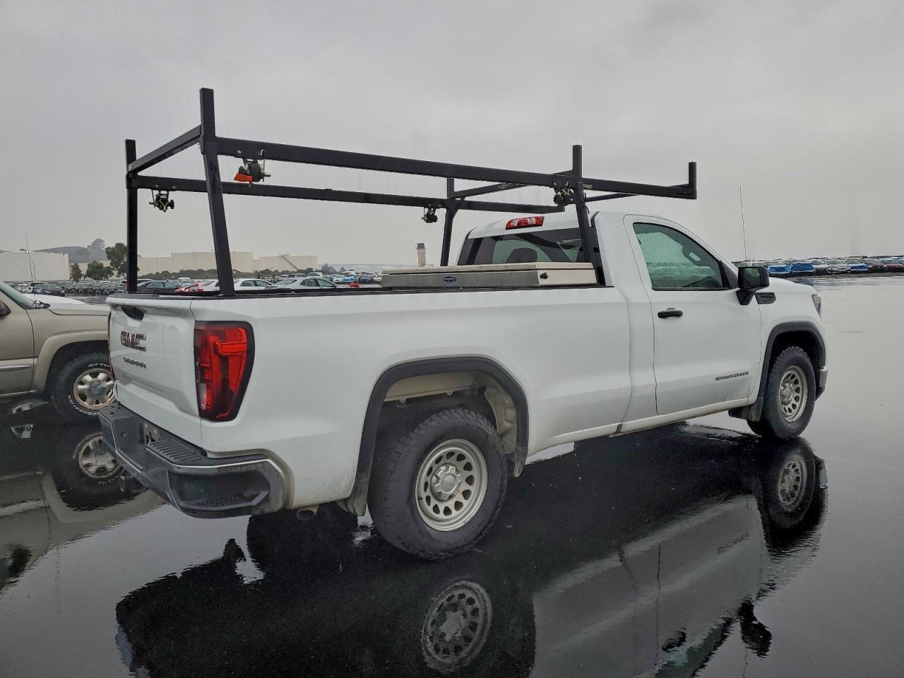 2022 GMC Sierra C1500 - Image 3