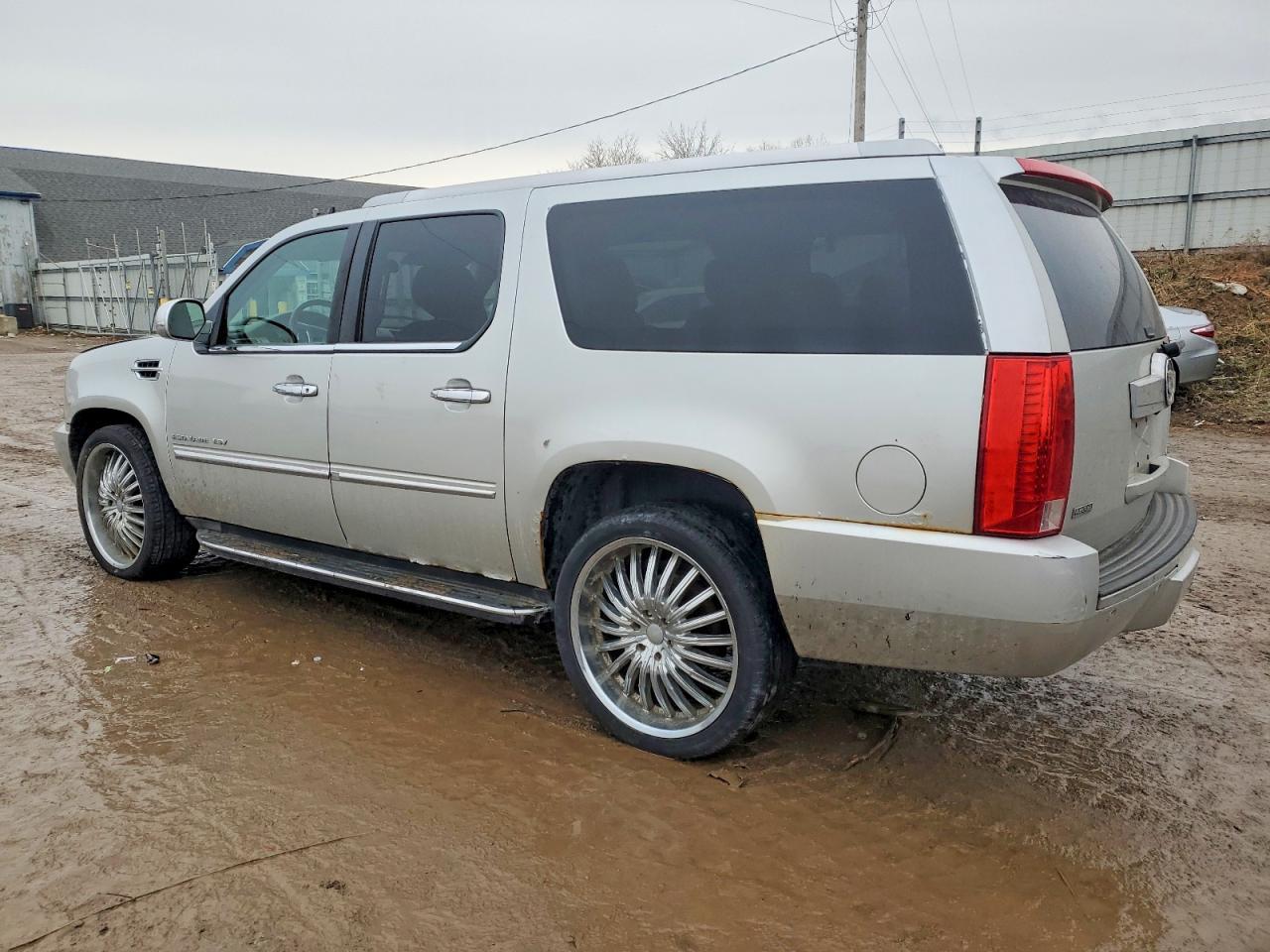 2011 Cadillac Escalade Esv Luxury - Image 2