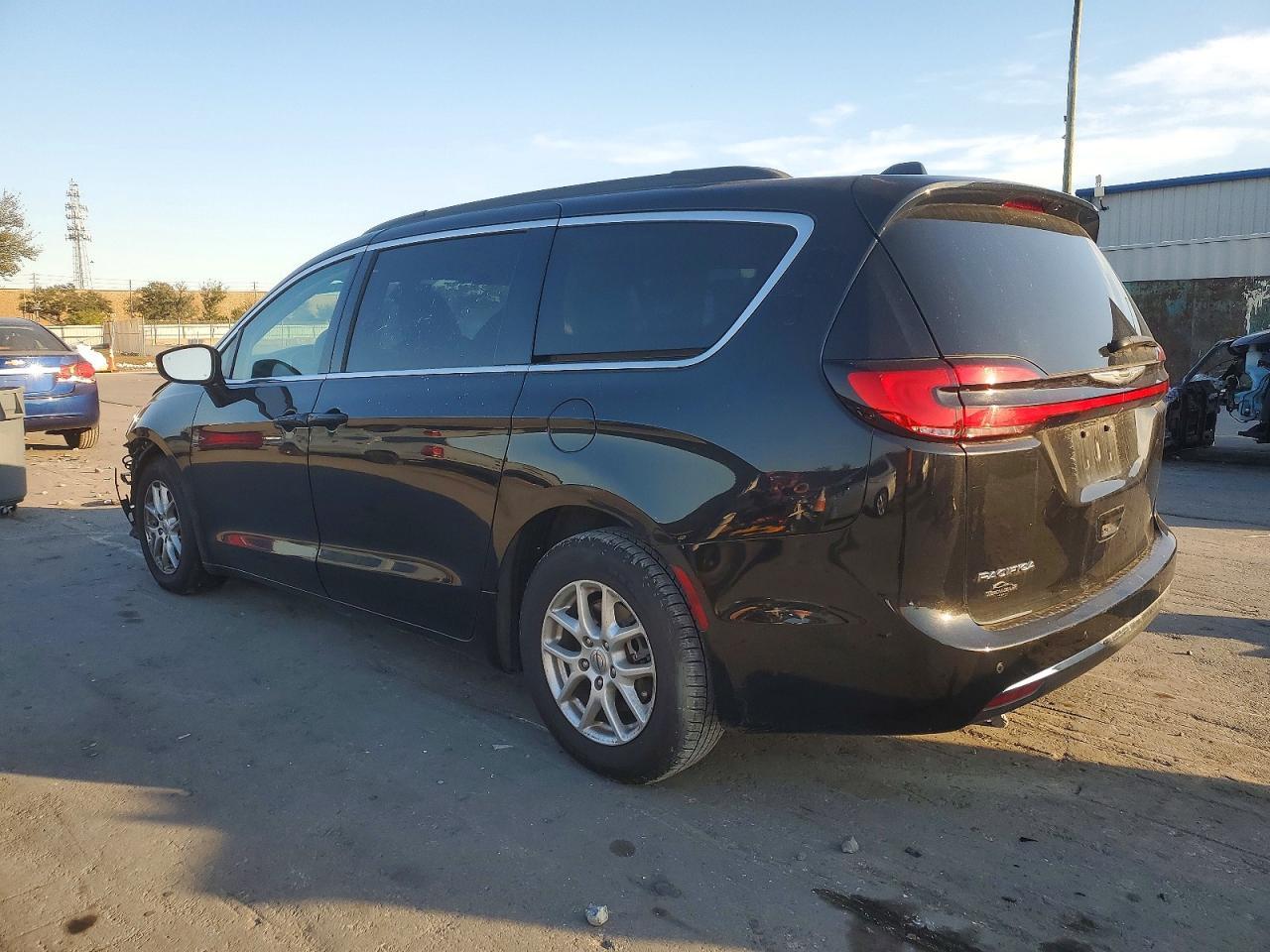 2022 Chrysler Pacifica Touring L - Фото 2
