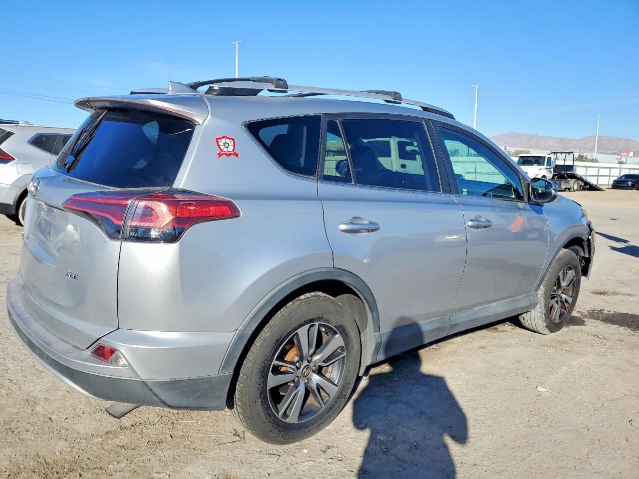 2016 Toyota Rav4 Xle - Image 3