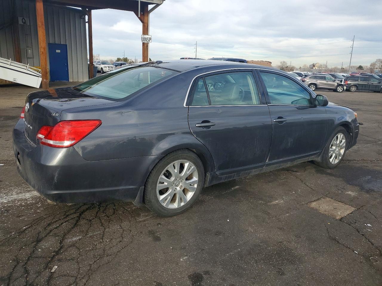 2010 Toyota Avalon Xl - Image 3