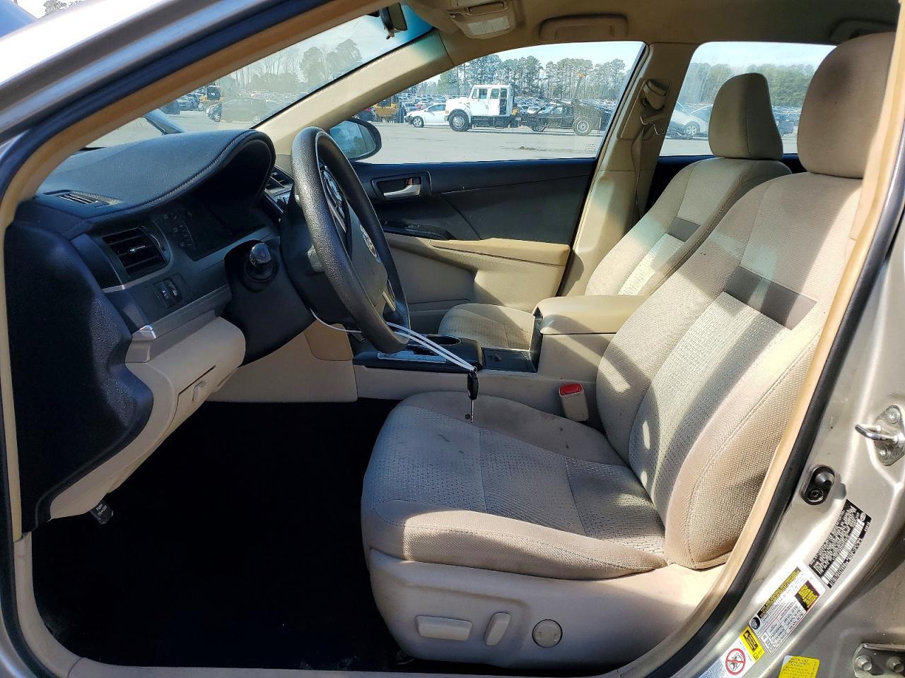 2014 Toyota Camry L - Image 7
