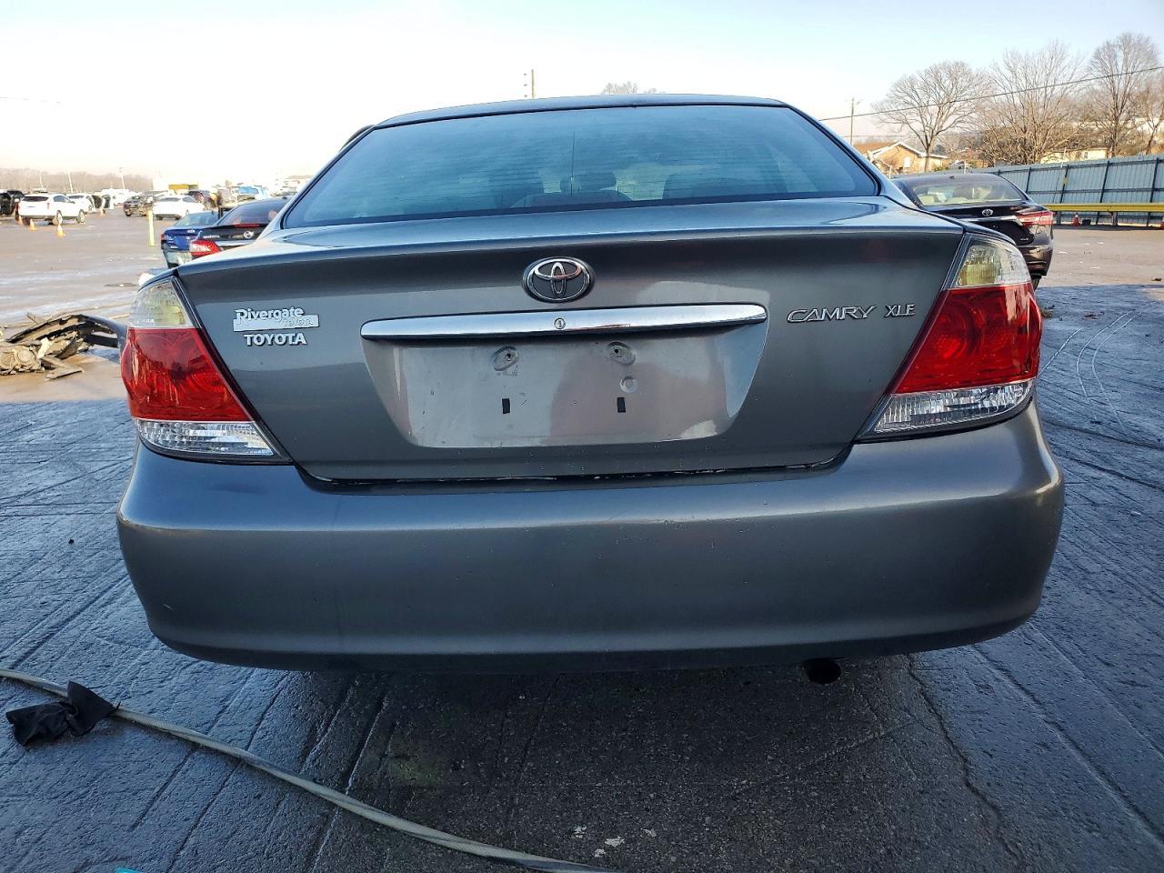 2005 Toyota Camry Le - Image 6