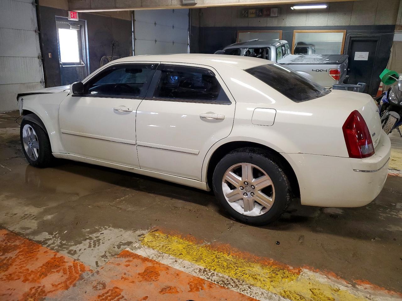 2005 Chrysler 300 Touring - Фото 2