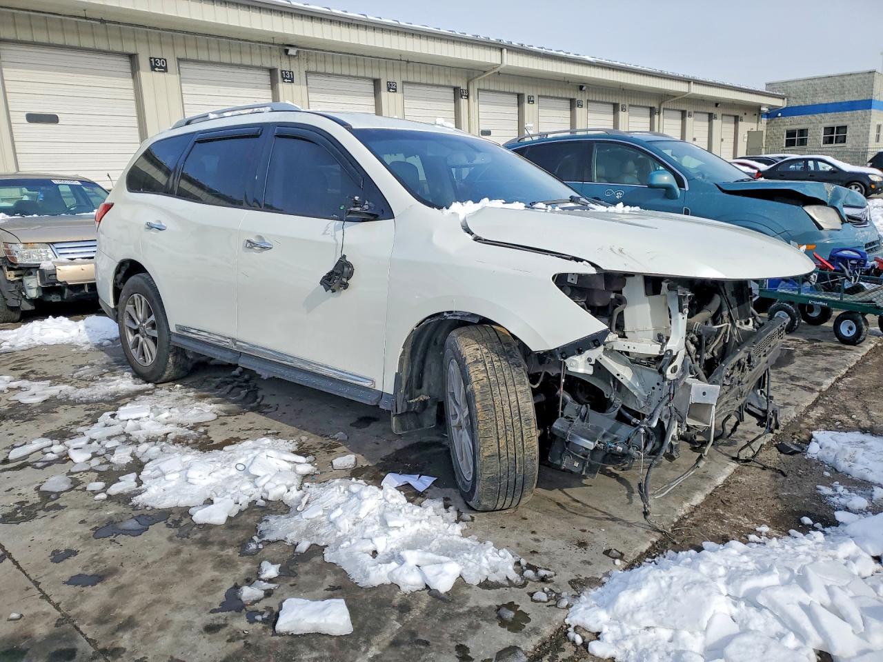 2015 Nissan Pathfinder S - Image 4