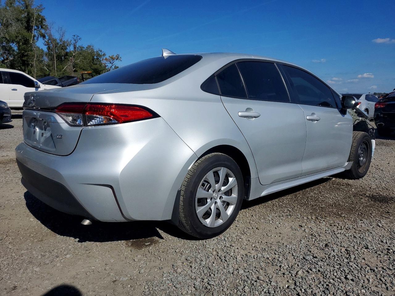 2025 Toyota Corolla Le - Image 3