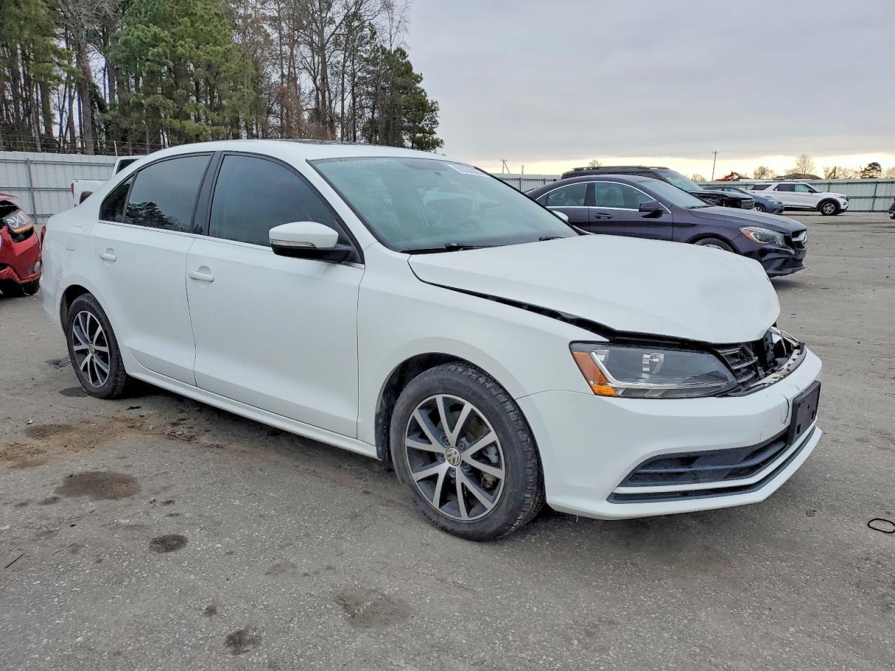2017 Volkswagen Jetta Se - Фото 4