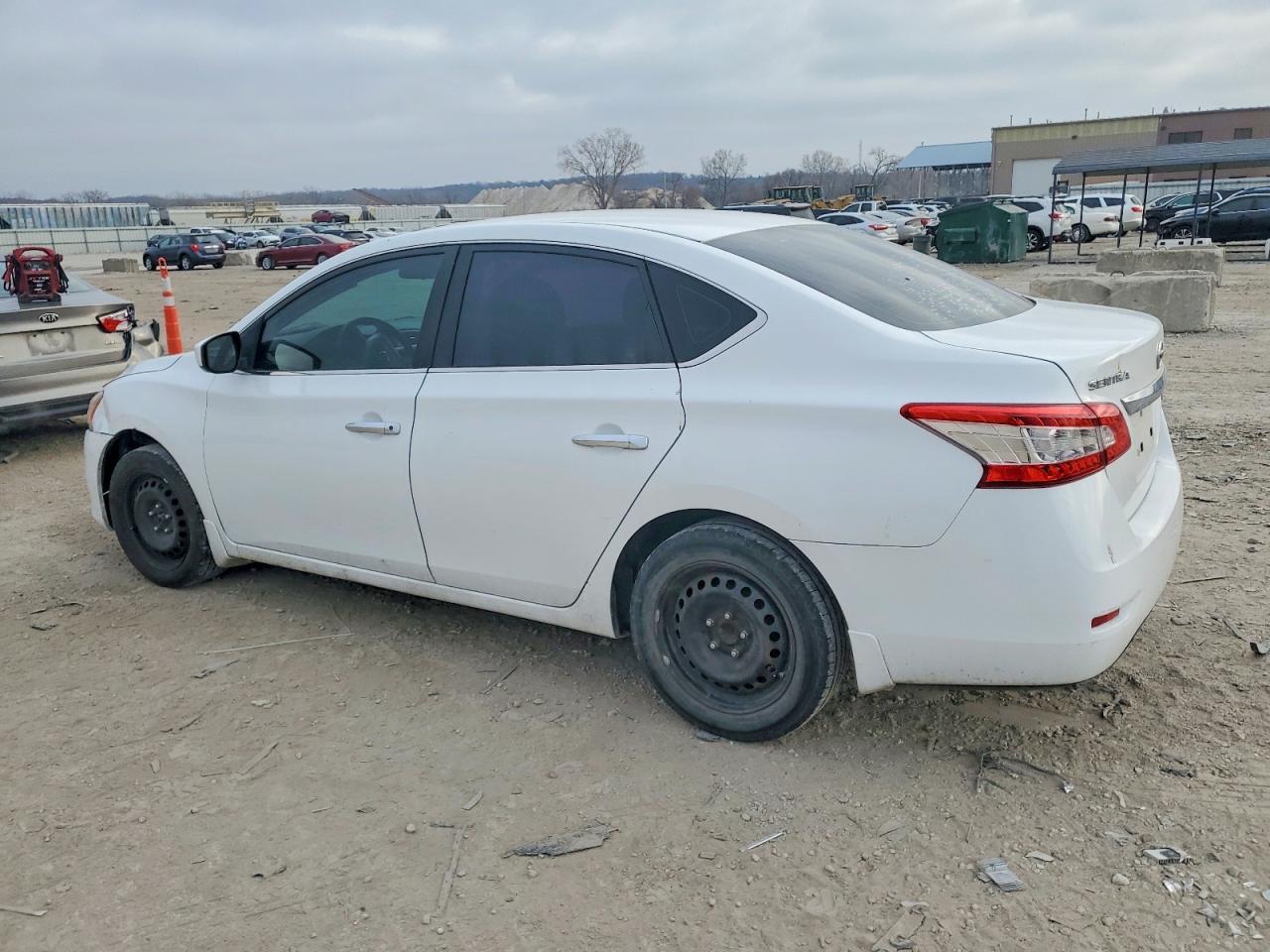 2015 Nissan Sentra S - Фото 2