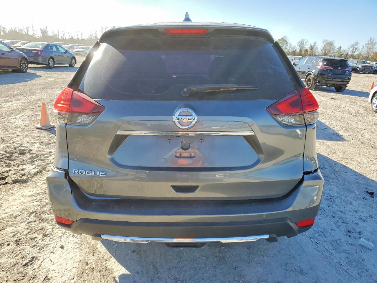 2017 Nissan Rogue S - Image 6