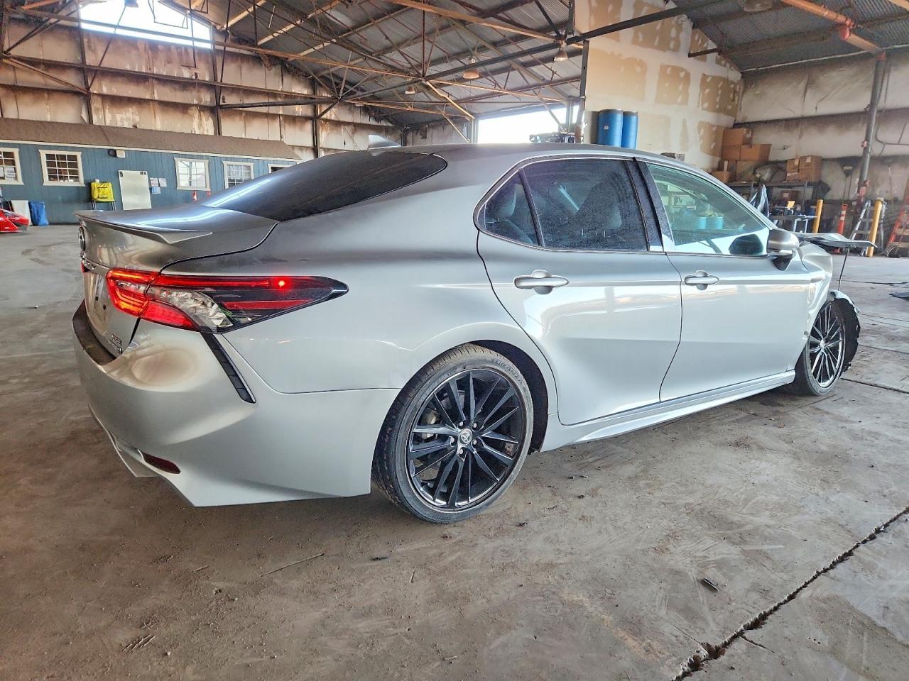 2022 Toyota Camry Hybrid Xse - Фото 3