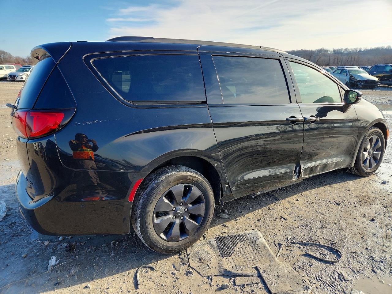 2020 Chrysler Pacifica Hybrid Limited - Фото 3