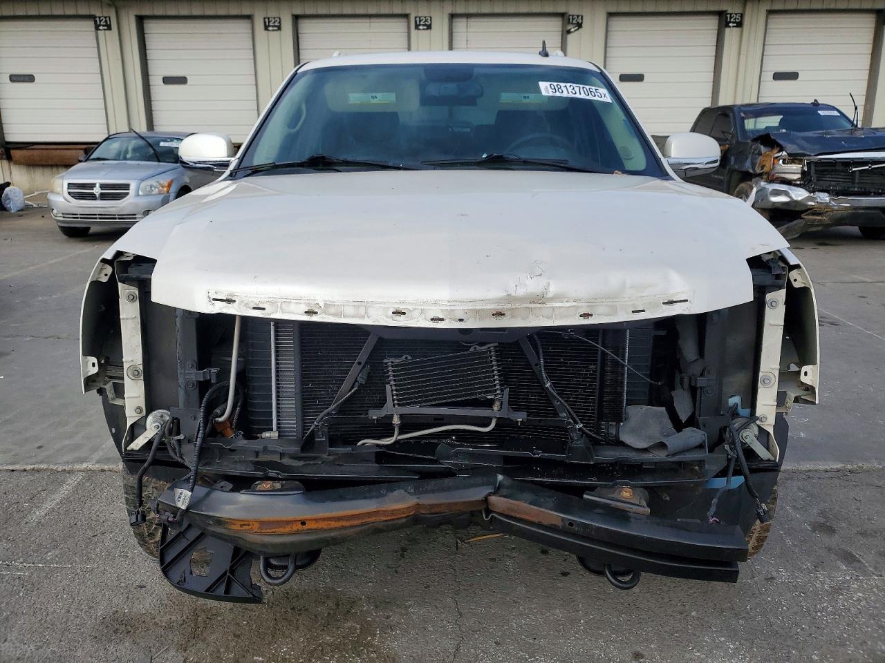 2011 Cadillac Escalade Esv Premium - Image 5