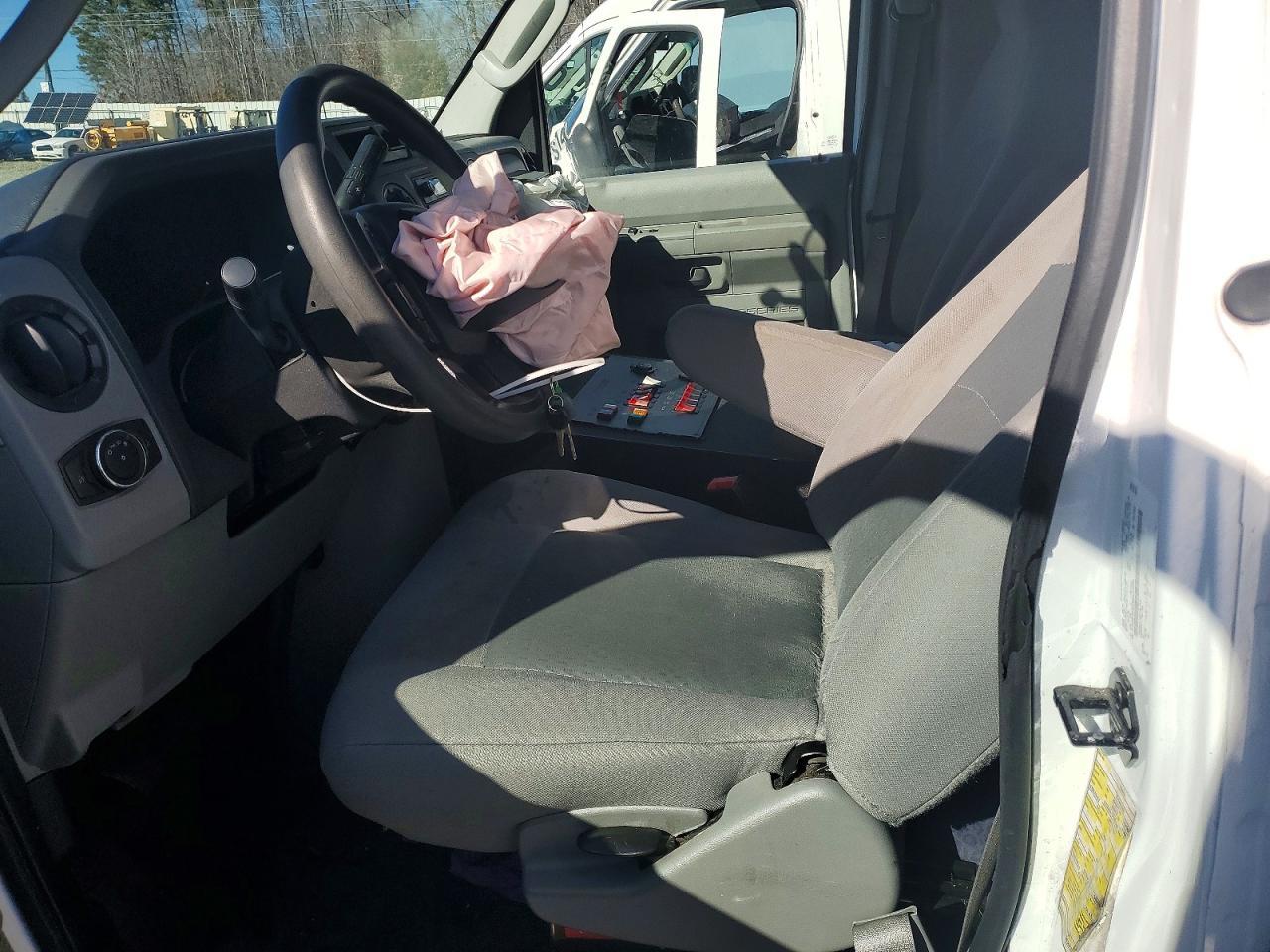 2022 Ford E450 Ambulance - Фото 7