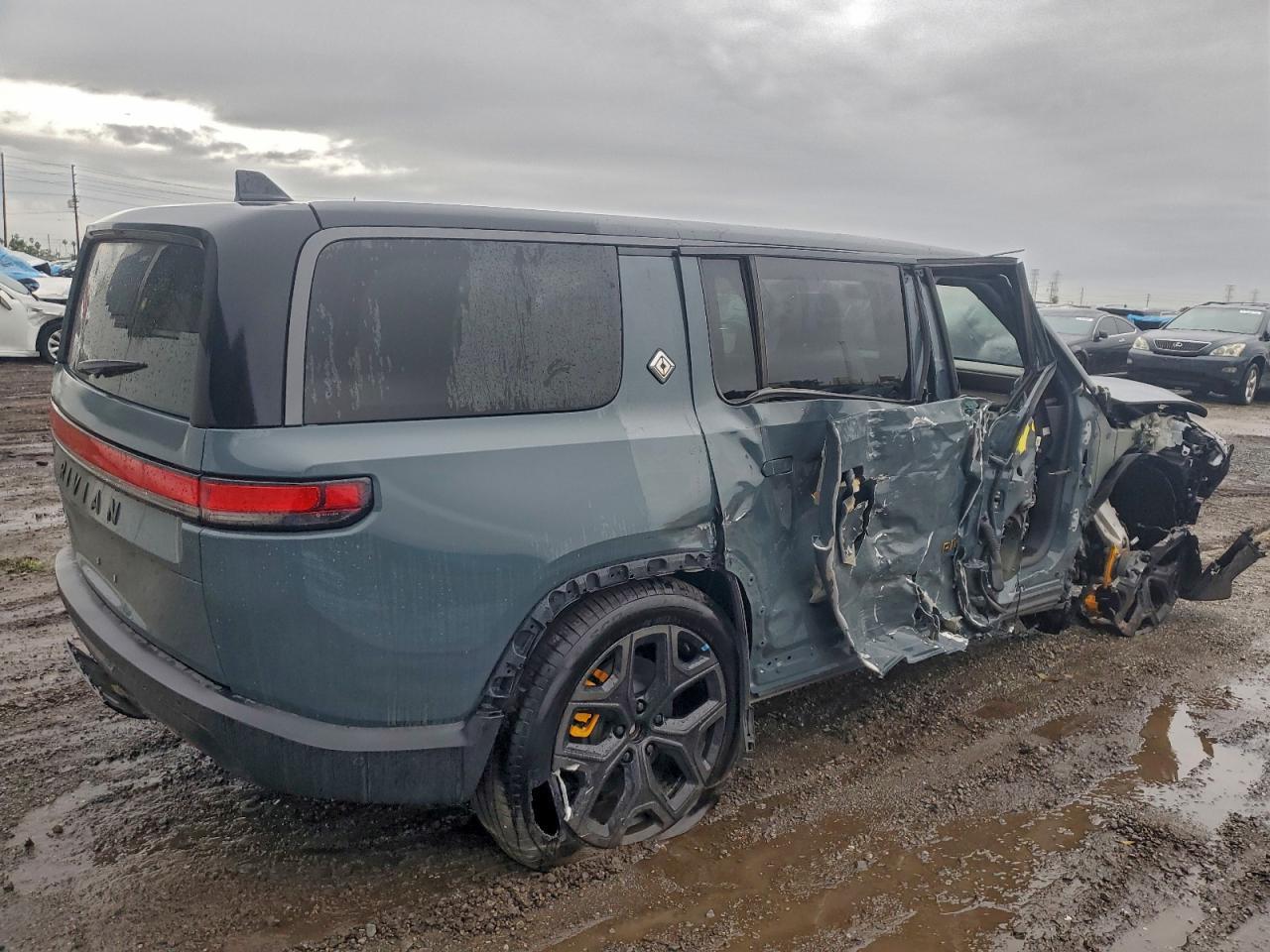 2025 Rivian R1S Premium - Фото 3