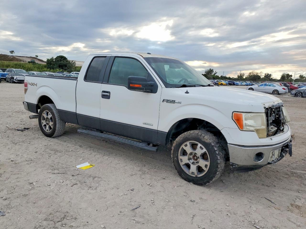 2013 Ford F150 Super Cab - Фото 4