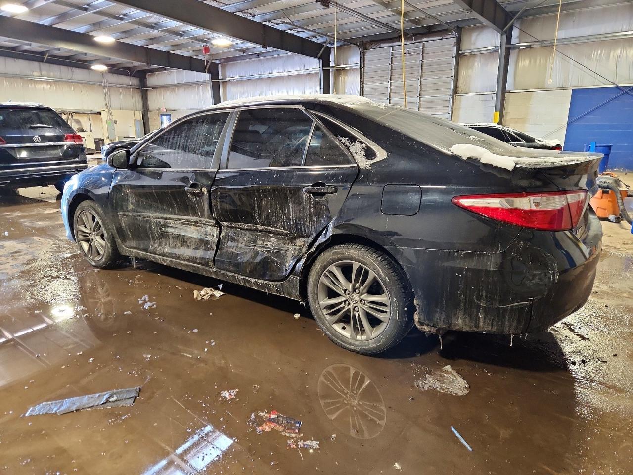 2016 Toyota Camry Le - Image 2