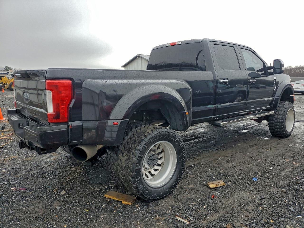 2019 Ford F350 Super Duty - Фото 3
