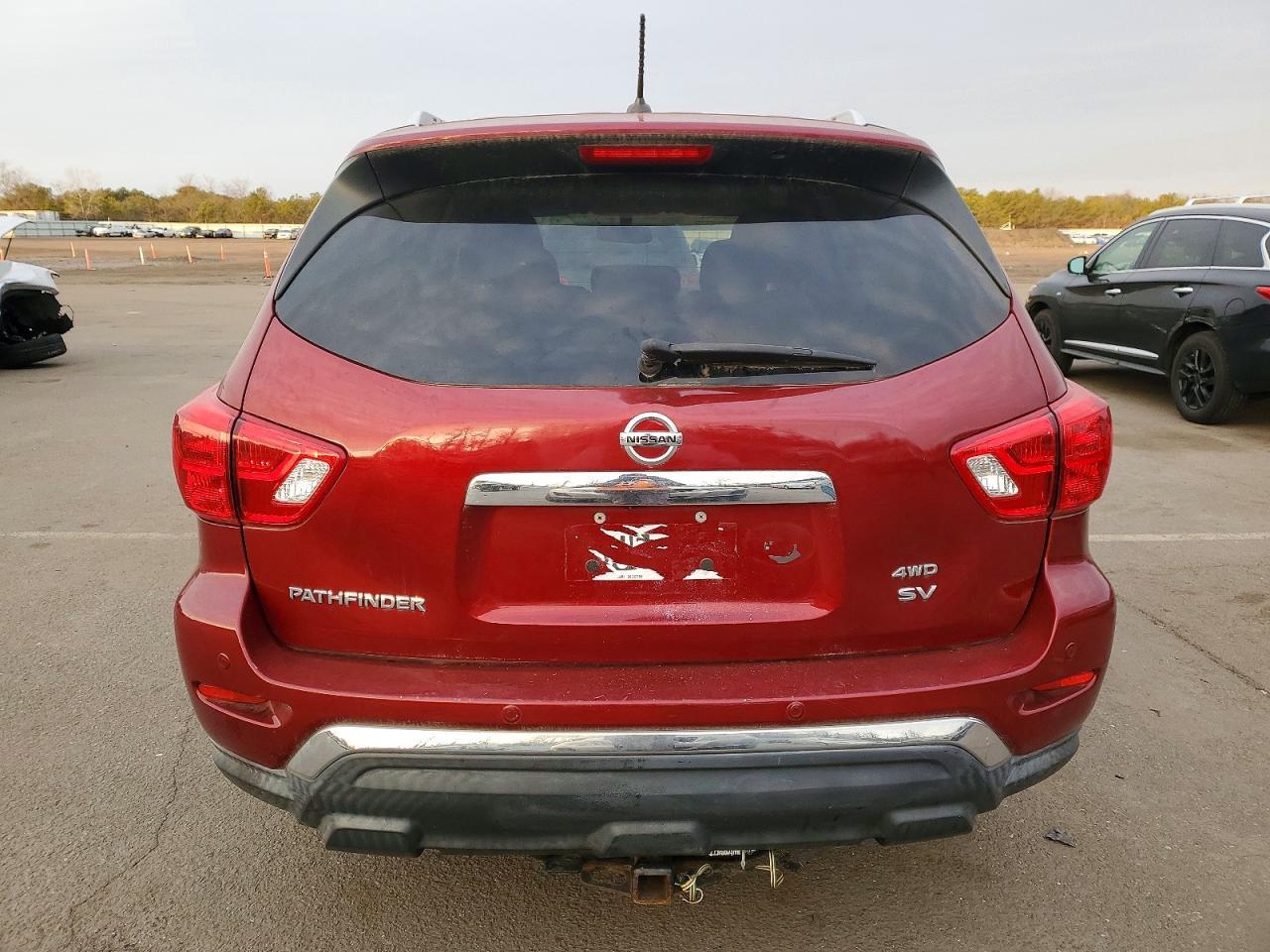 2018 Nissan Pathfinder S - Image 6