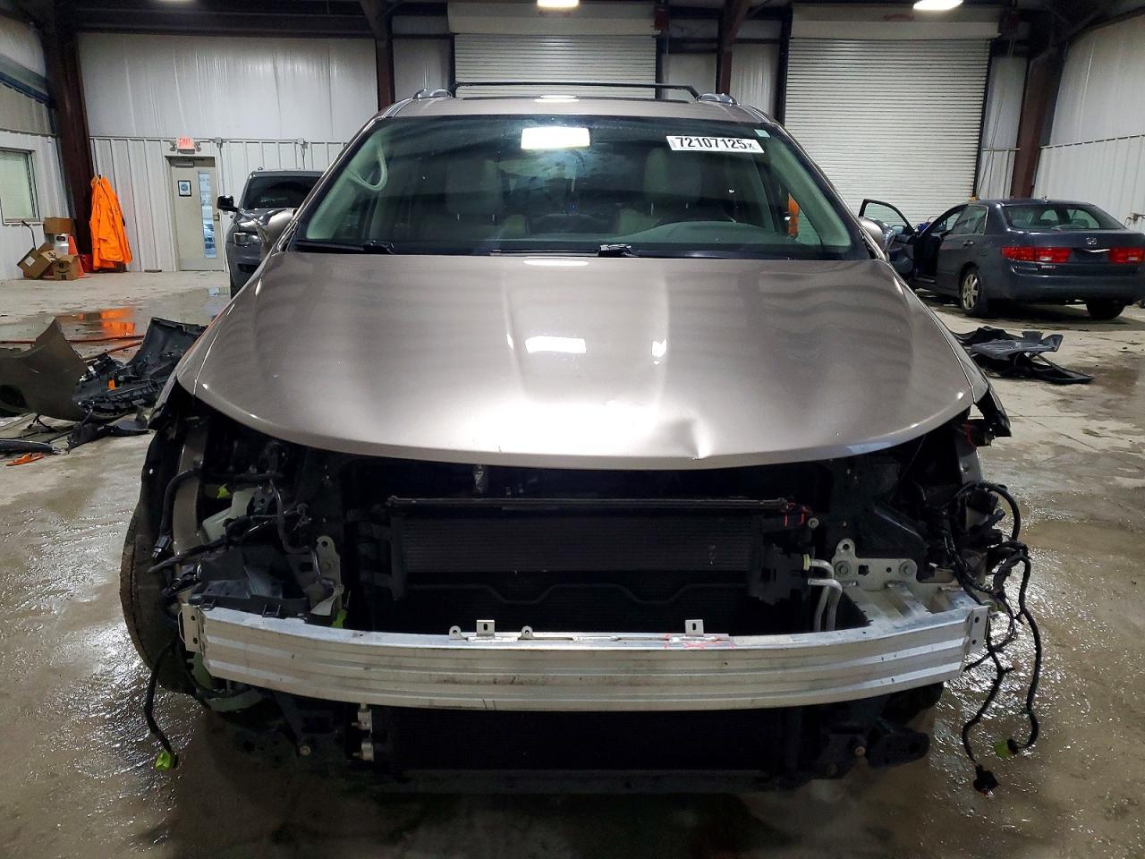 2017 Chrysler Pacifica Limited - Image 5