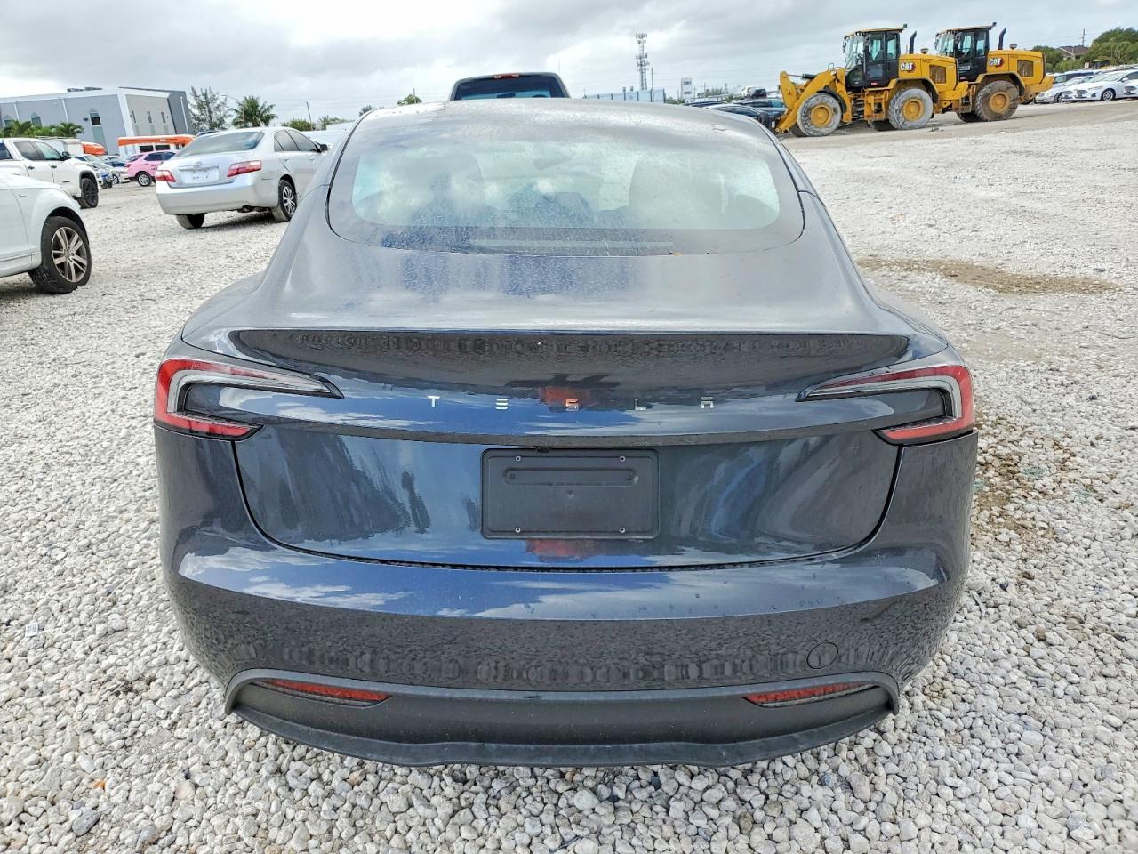 2025 Tesla Model 3 - Фото 6