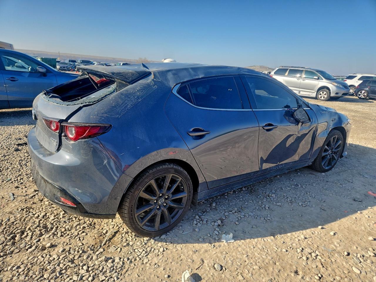2023 Mazda 3 Premium Plus - Фото 3