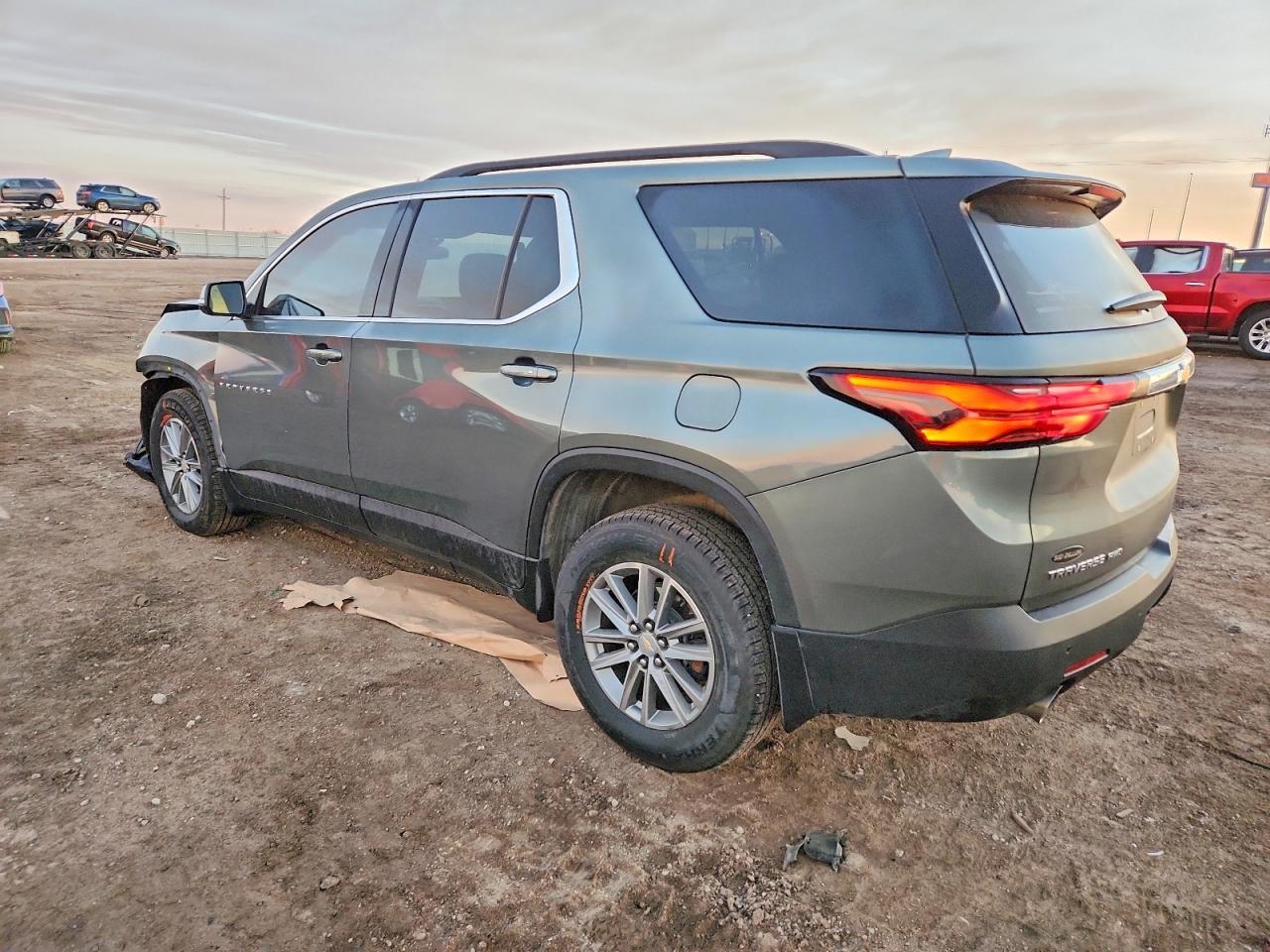 2022 Chevrolet Traverse Lt - Image 2