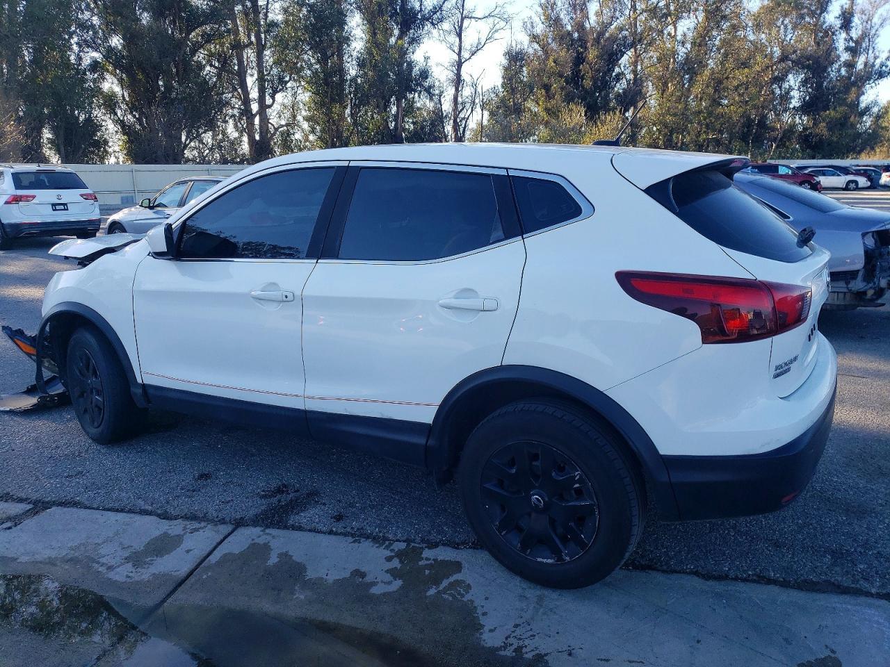 2019 Nissan Rogue Sport S - Image 2