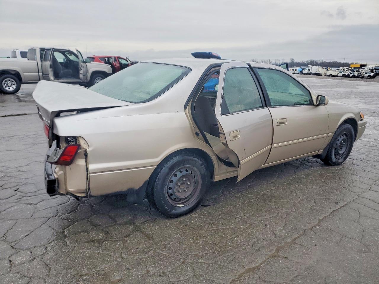 1998 Toyota Camry Ce - Фото 3