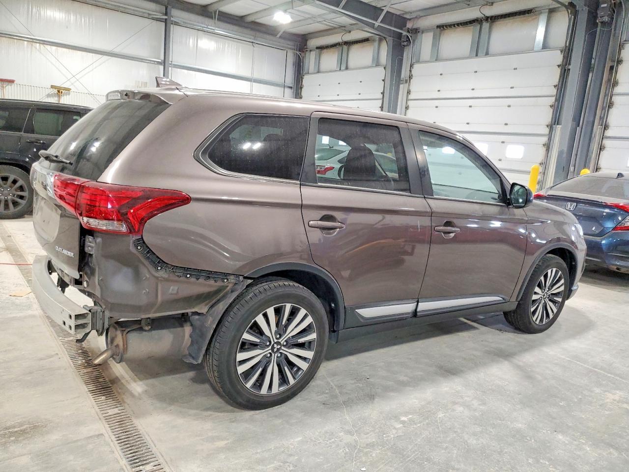 2019 Mitsubishi Outlander Es - Фото 3