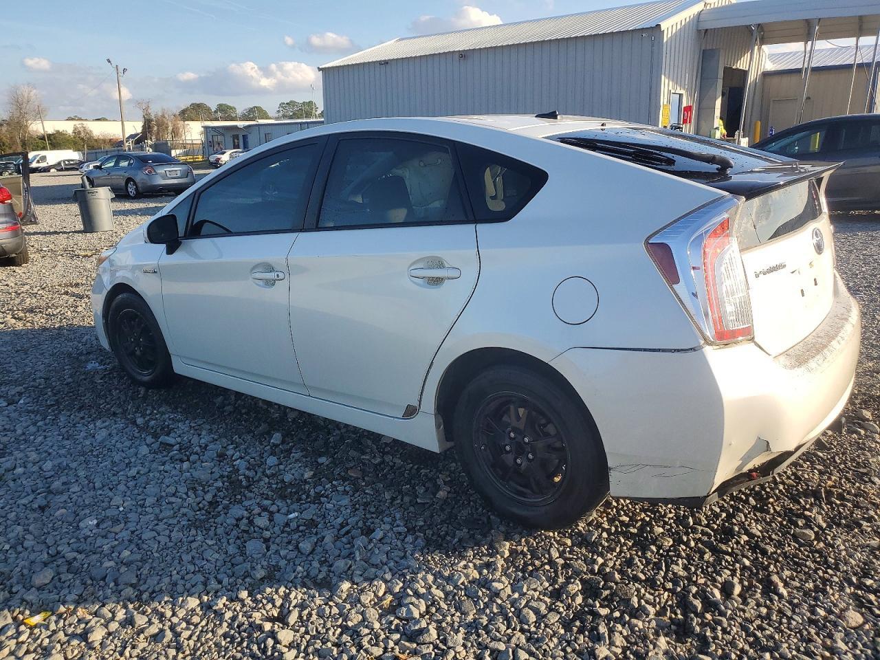 2015 Toyota Prius Three - Фото 2
