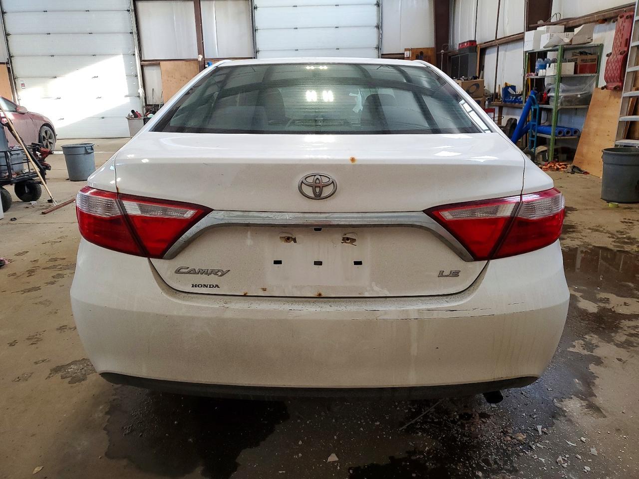2017 Toyota Camry Le - Фото 6