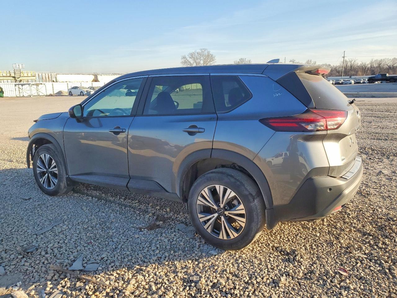 2023 Nissan Rogue Sv - Image 2