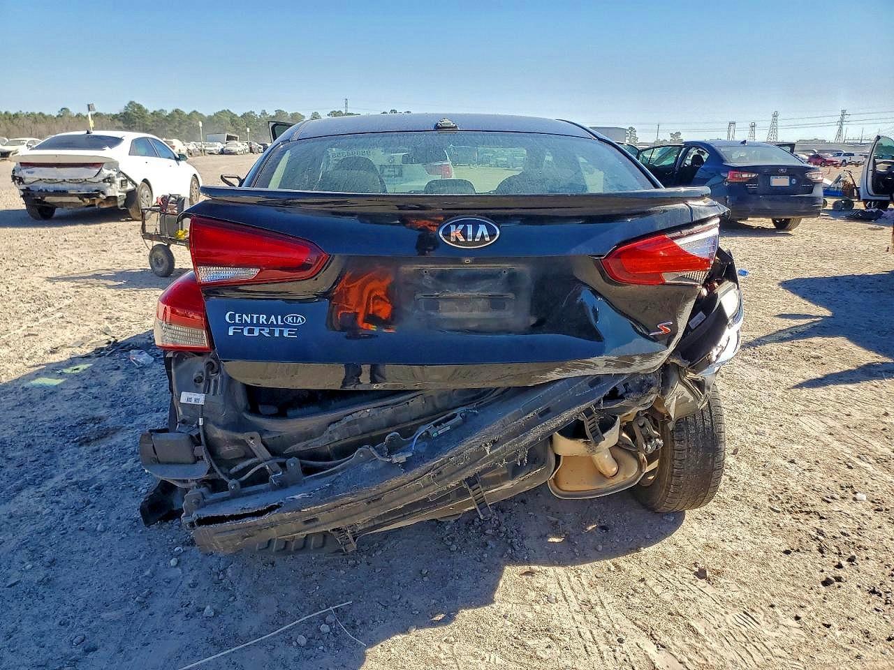 2017 Kia Forte S - Фото 6