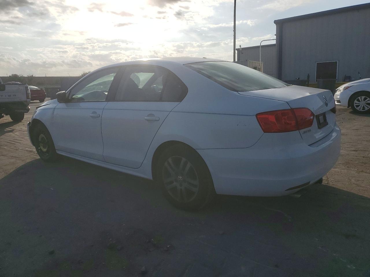 2014 Volkswagen Jetta Base - Image 2