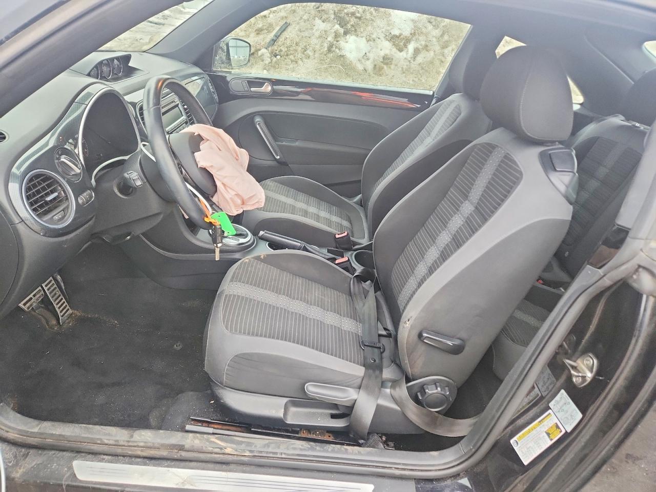 2012 Volkswagen Beetle Turbo - Image 7